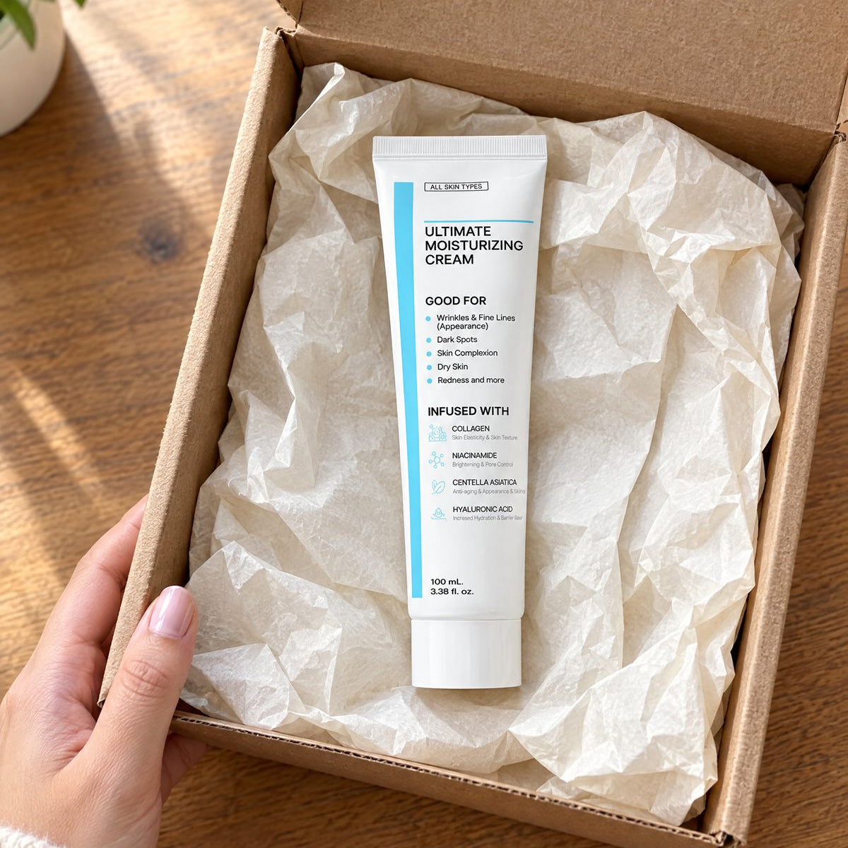 Tubo de crema facial coreana dentro de su caja de envío